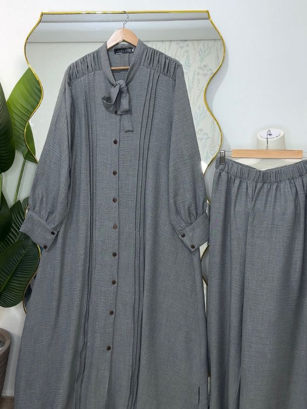 Gris / رمادي