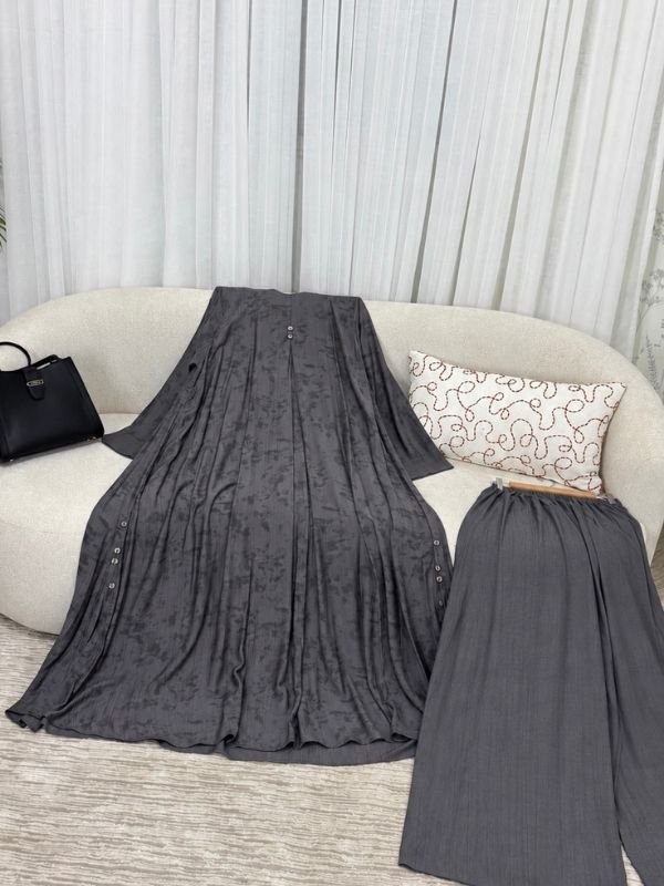 Gris / رمادي